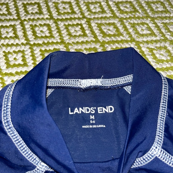EUC Lands End navy short sleeve rash guard - Picture 3 of 3